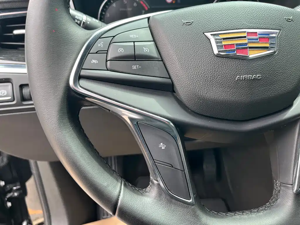 Cadillac XT5 — фото 14