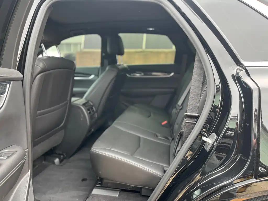 Cadillac XT5 — фото 16