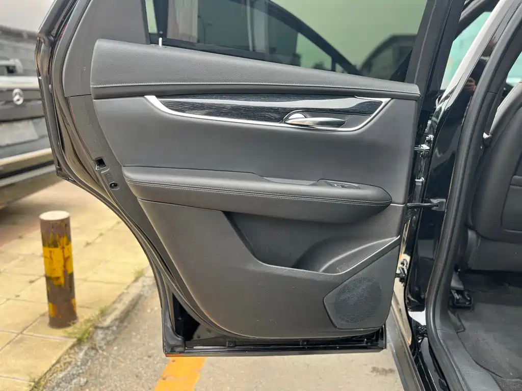 Cadillac XT5 — фото 17