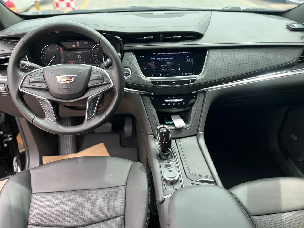 Cadillac XT5 — фото 19