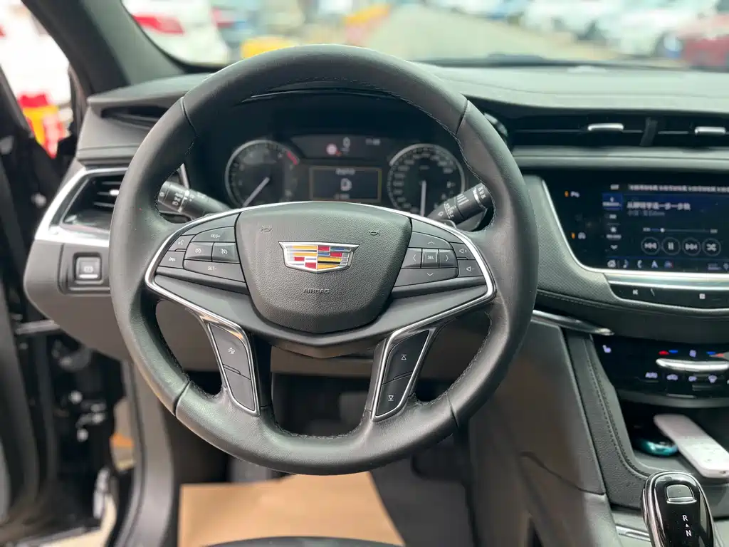 Cadillac XT5 — фото 20
