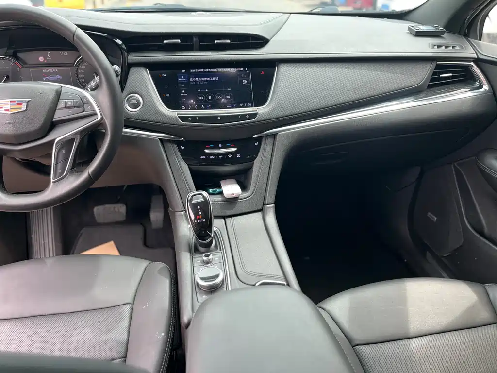 Cadillac XT5 — фото 21
