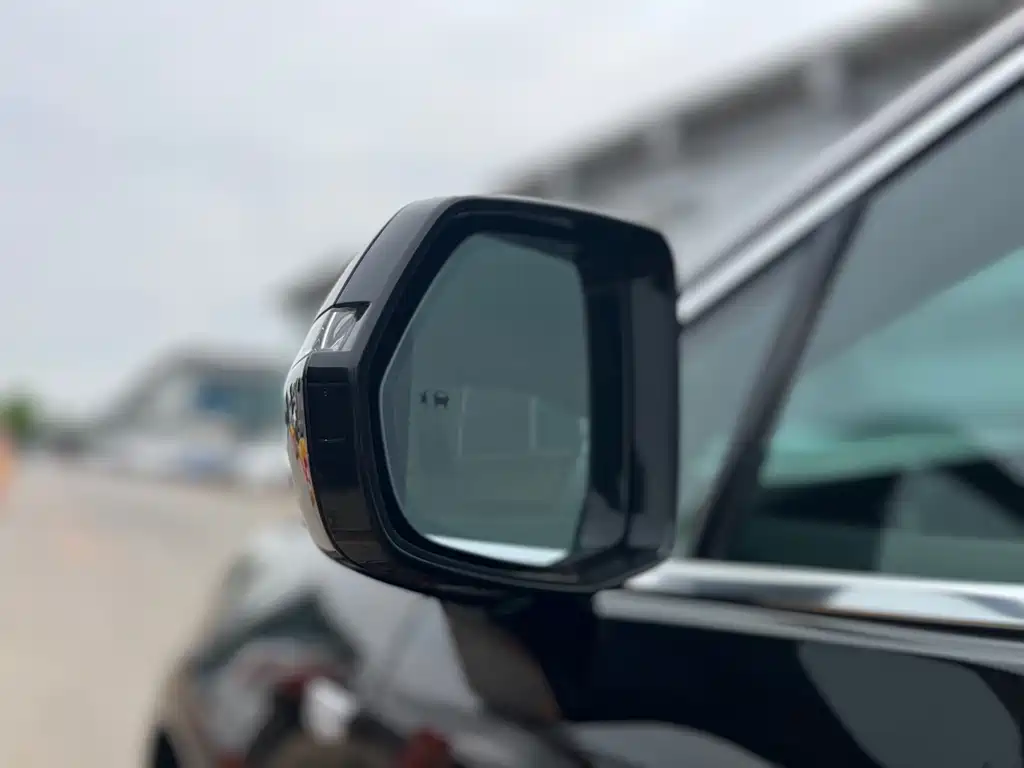Cadillac XT5 — фото 22