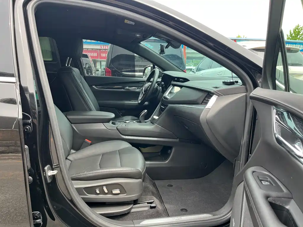 Cadillac XT5 — фото 25