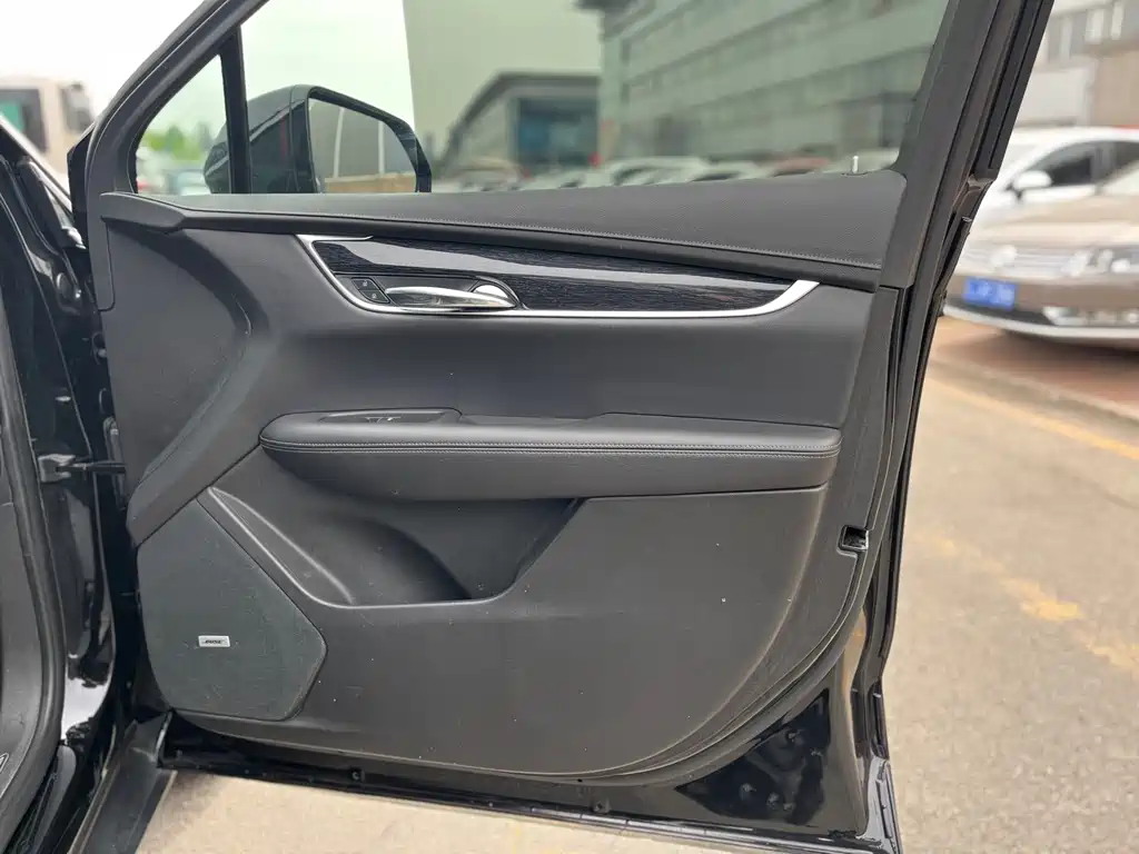 Cadillac XT5 — фото 27