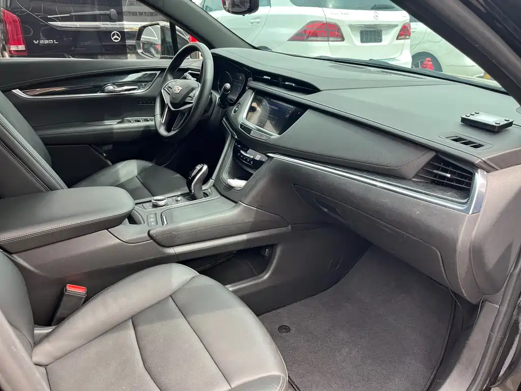 Cadillac XT5 — фото 28