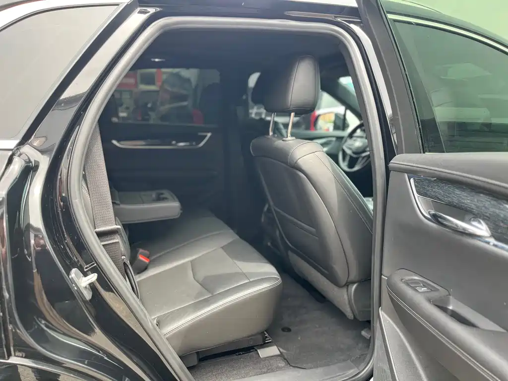 Cadillac XT5 — фото 29