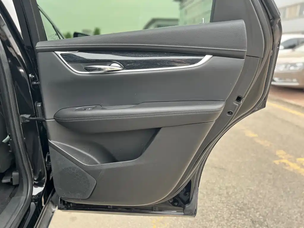 Cadillac XT5 — фото 33