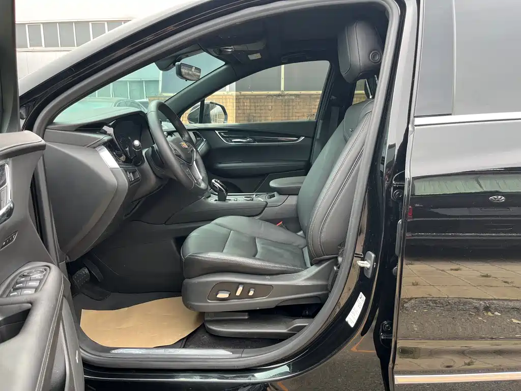 Cadillac XT5 — фото 7