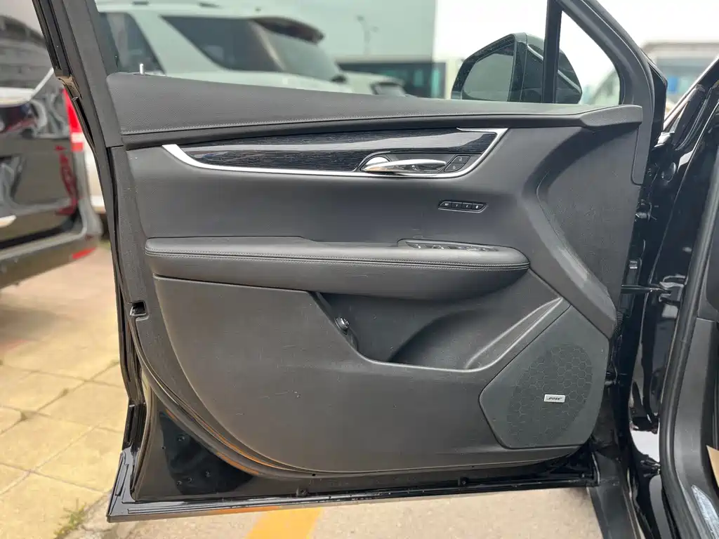 Cadillac XT5 — фото 8