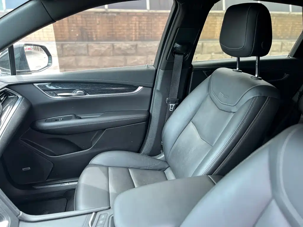 Cadillac XT5 — фото 9