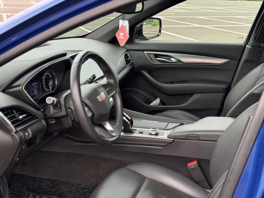 Cadillac CT5 — фото 5
