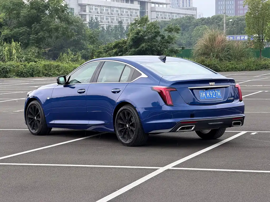 Cadillac CT5 — фото 8