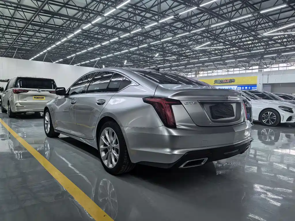 Cadillac CT5 — фото 11
