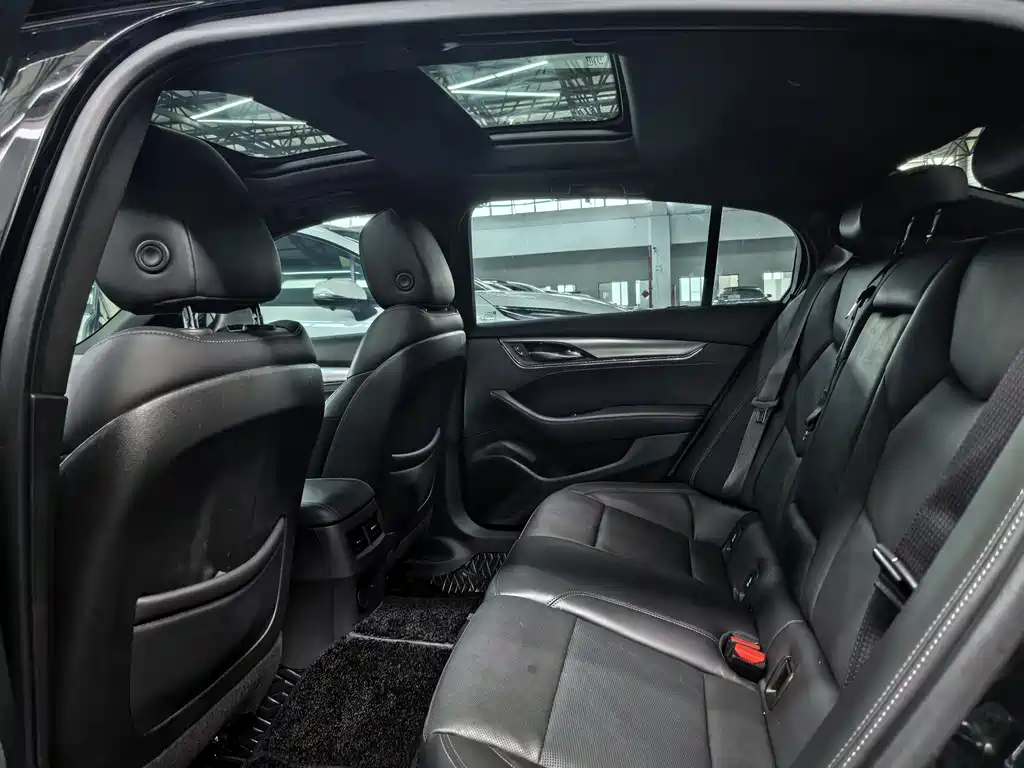 Cadillac CT5 — фото 6