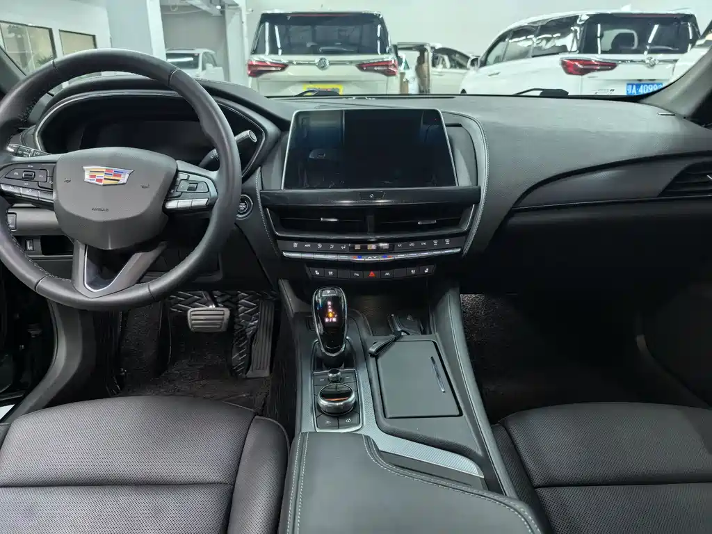 Cadillac CT5 — фото 8