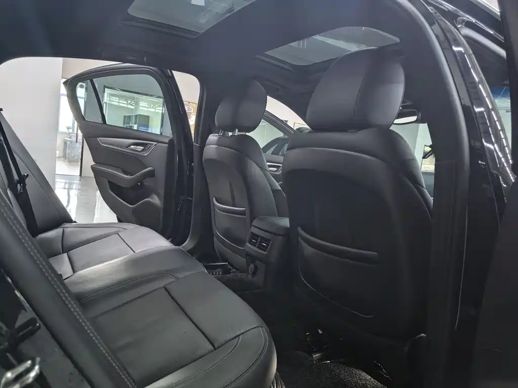 Cadillac CT5 — фото 10