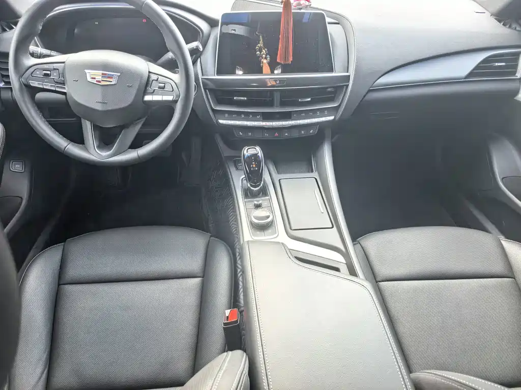 Cadillac CT5 — фото 7