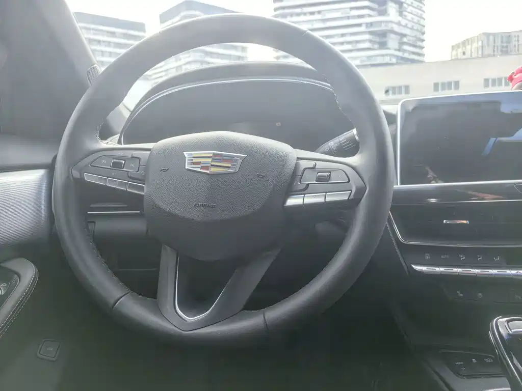 Cadillac CT5 — фото 8