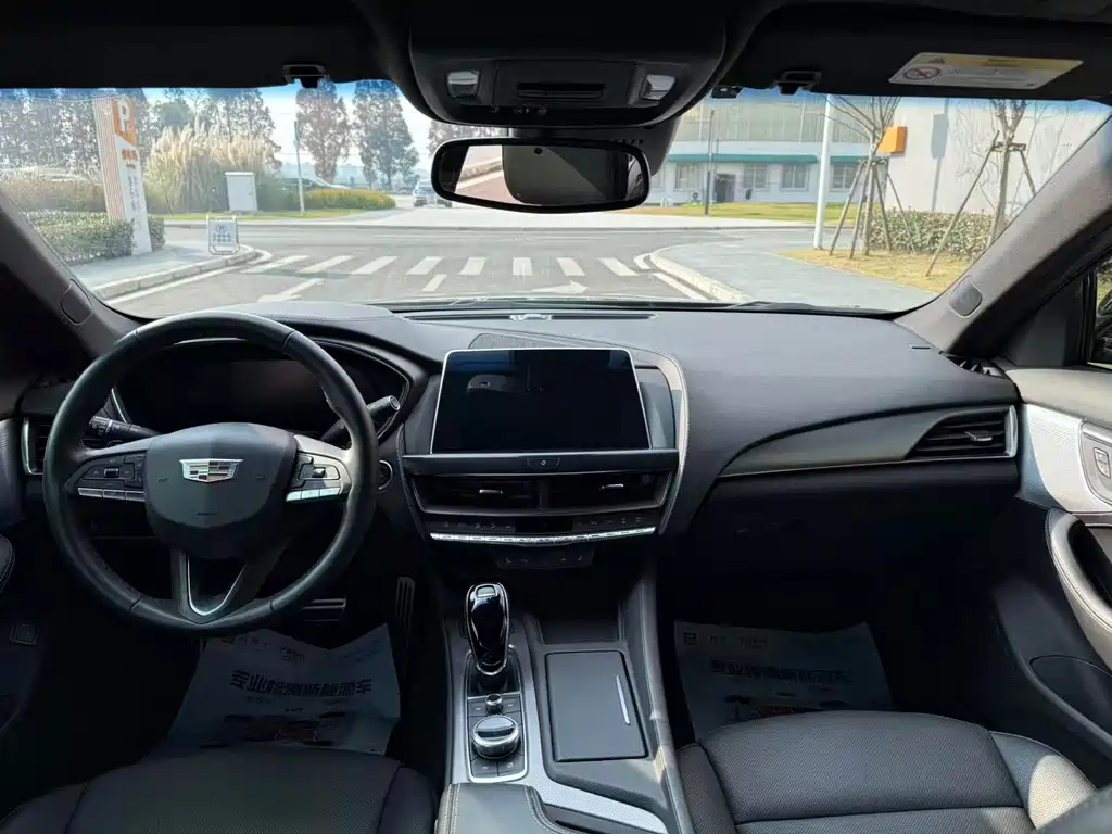 Cadillac CT5 — фото 4