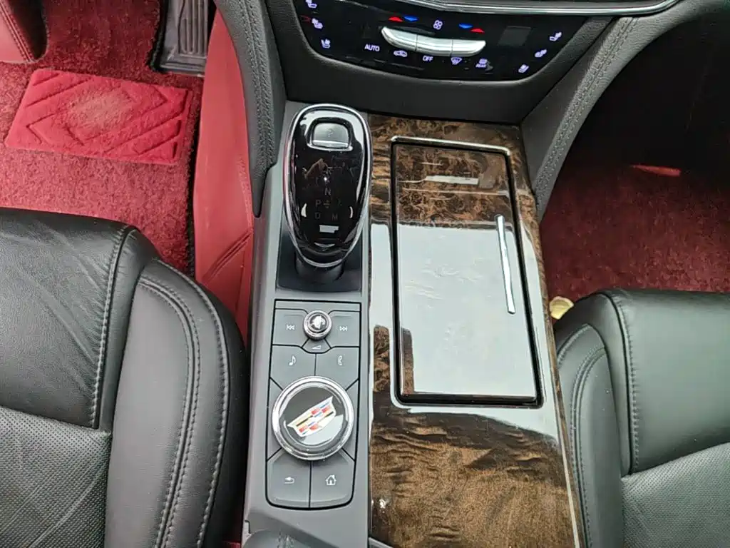 Cadillac CT6 — фото 10