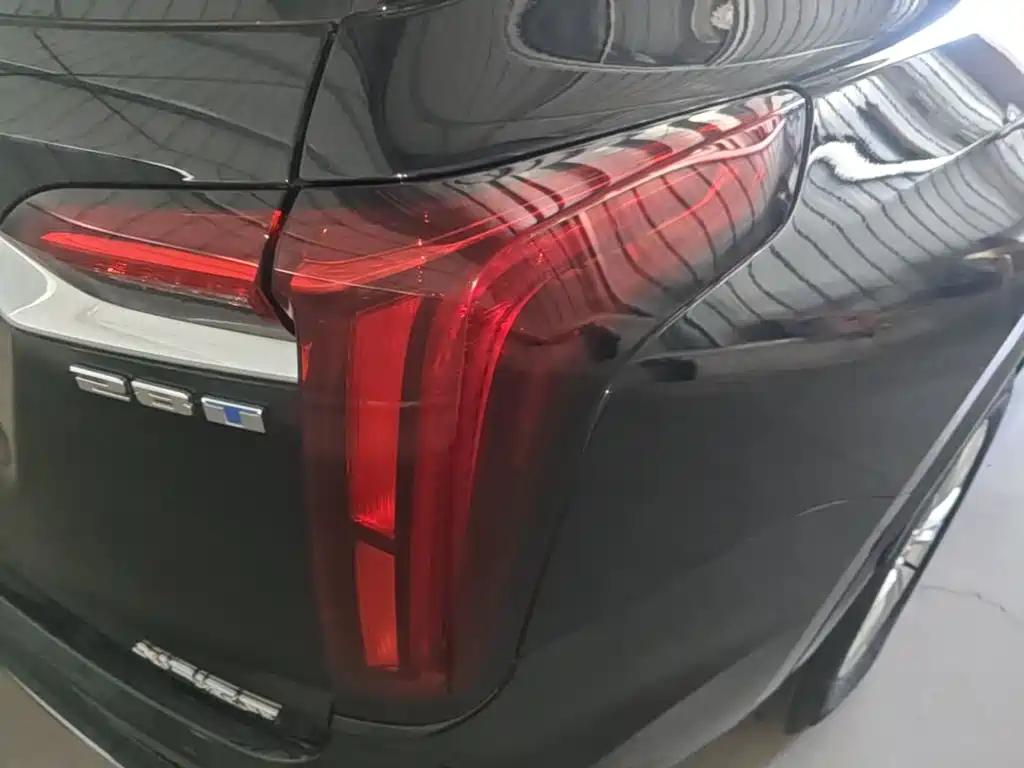 Cadillac XT6 — фото 8