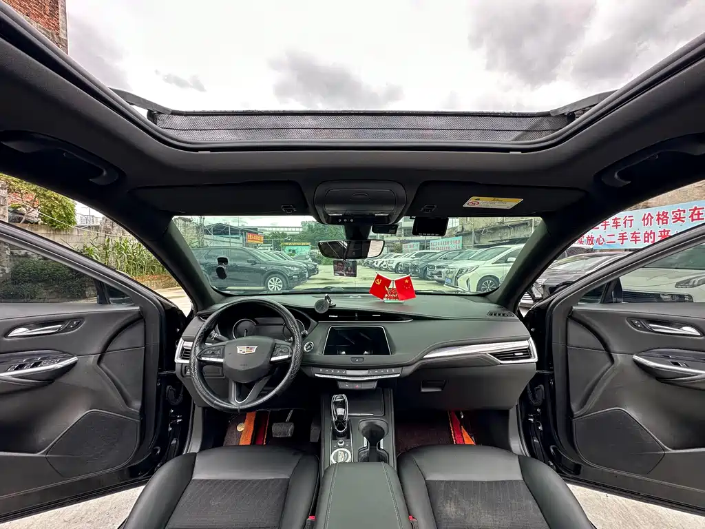 Cadillac XT4 — фото 10