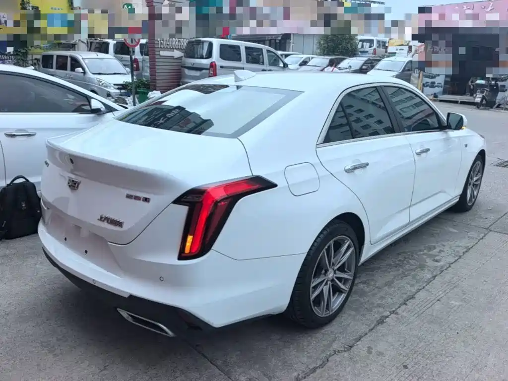 Cadillac CT4 — фото 7