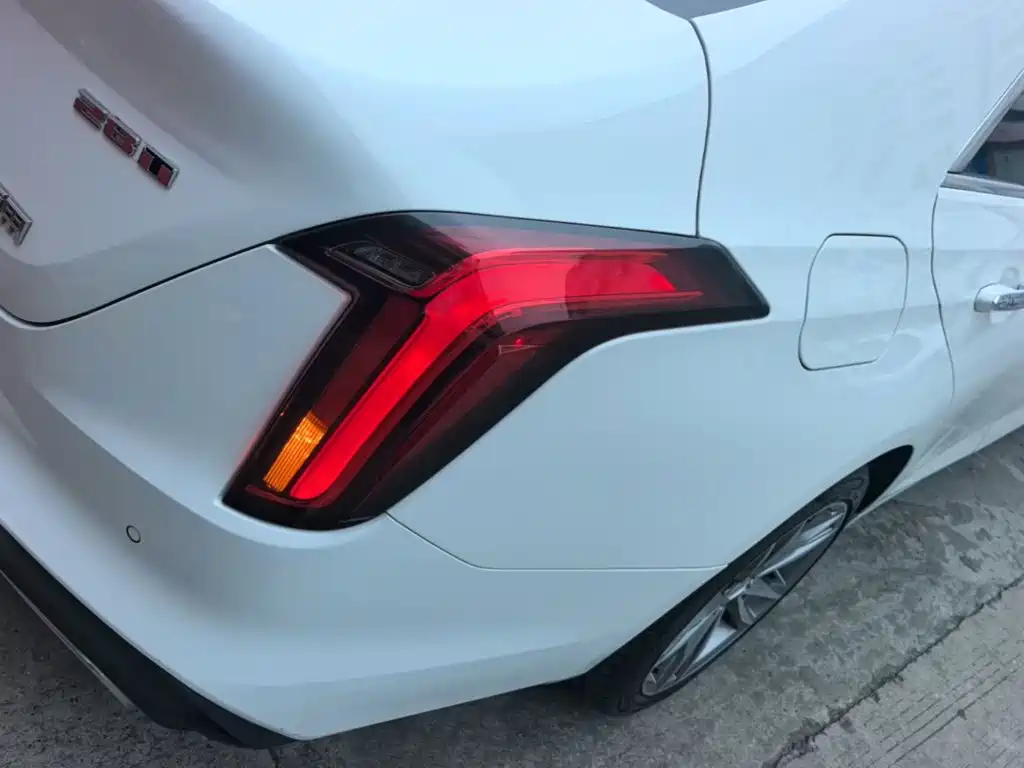 Cadillac CT4 — фото 8