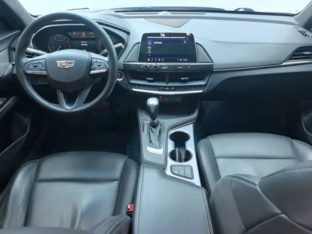 Cadillac CT4 — фото 10