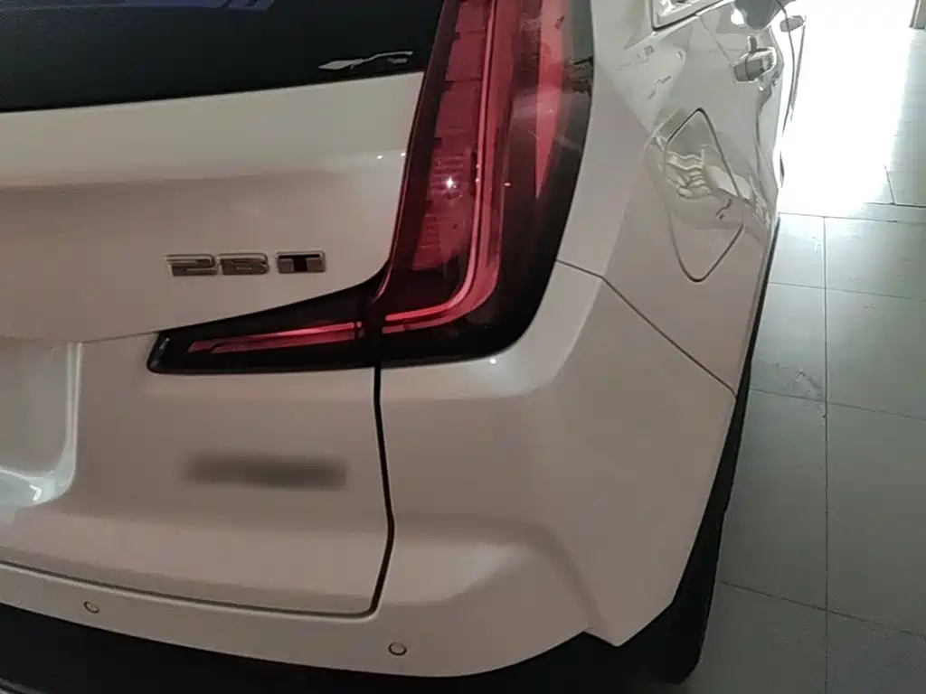 Cadillac XT4 — фото 8