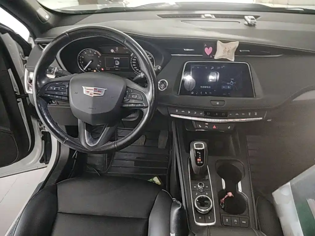 Cadillac XT4 — фото 10