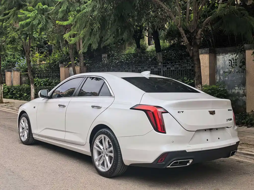 Cadillac CT4 — фото 6