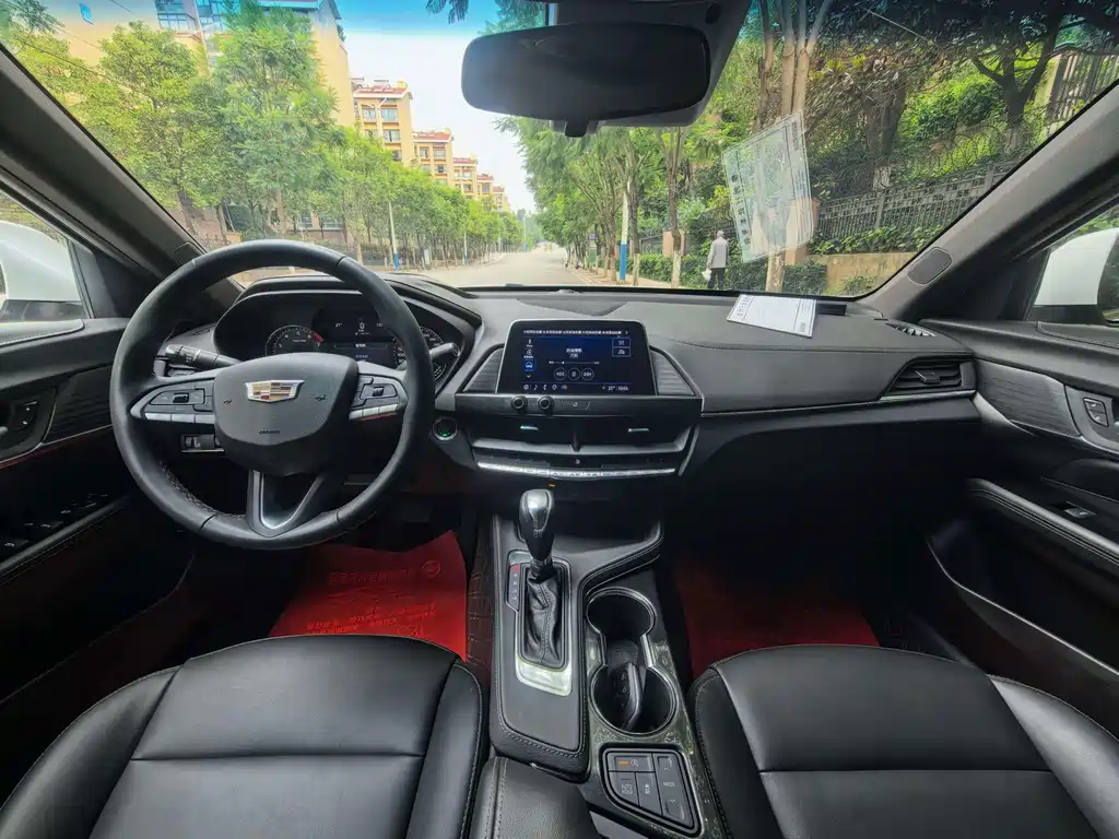 Cadillac CT4 — фото 8