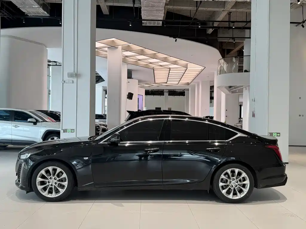 Cadillac CT5 — фото 11