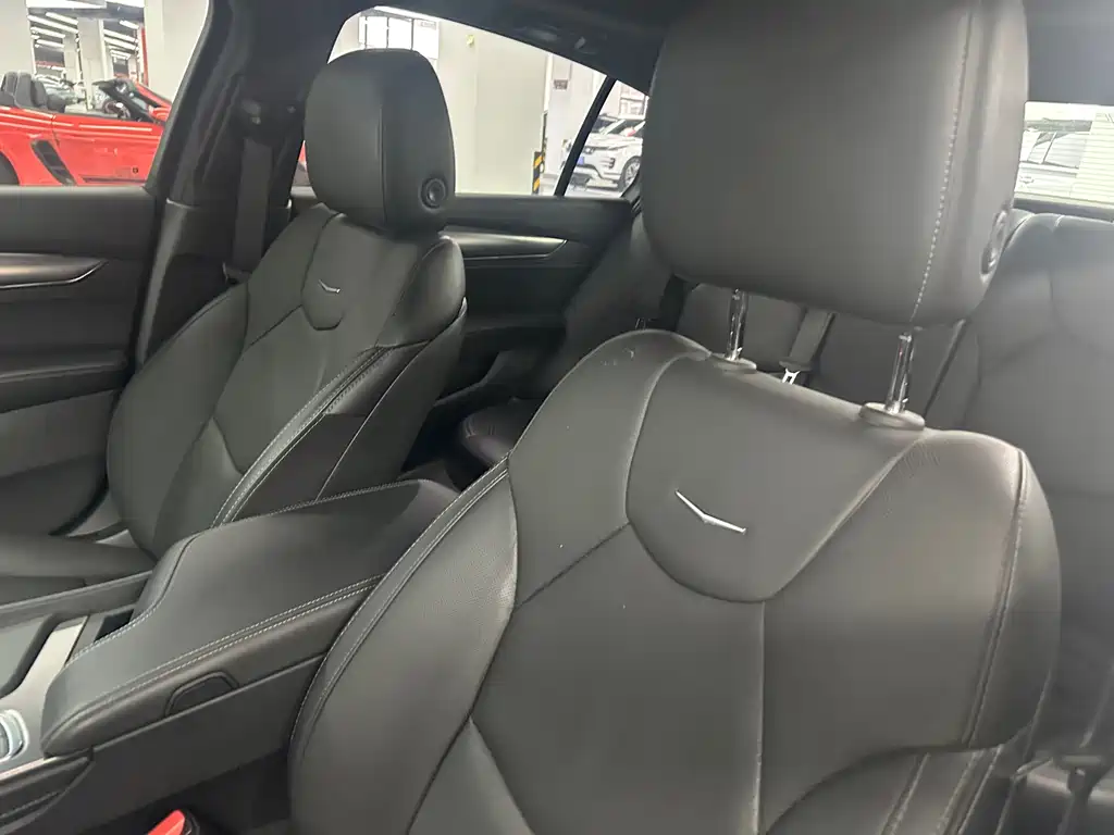 Cadillac CT5 — фото 11