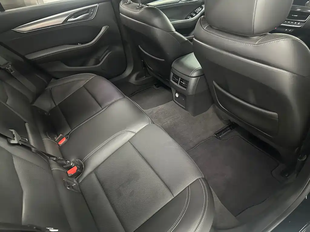 Cadillac CT5 — фото 14