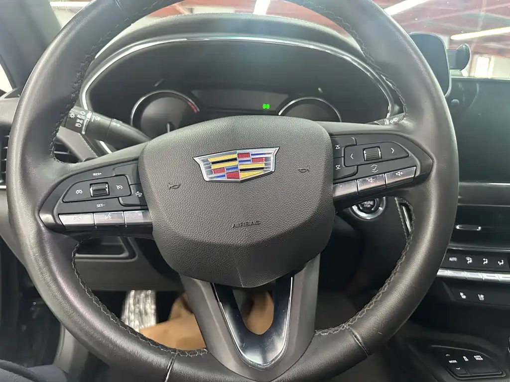 Cadillac CT5 — фото 7