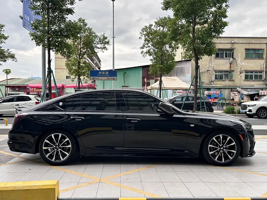Cadillac CT5 — фото 7