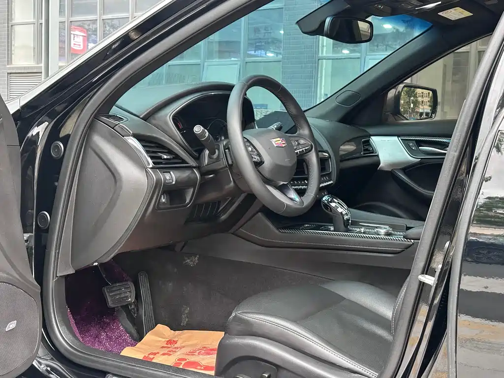 Cadillac CT5 — фото 10