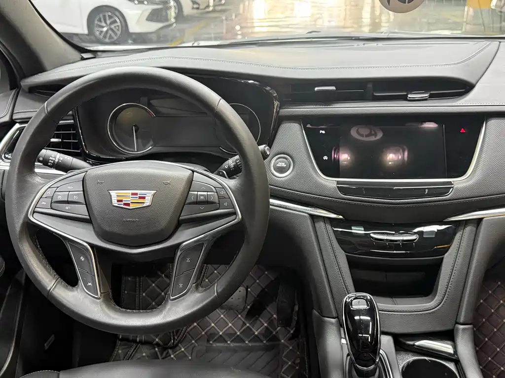 Cadillac XT5 — фото 17