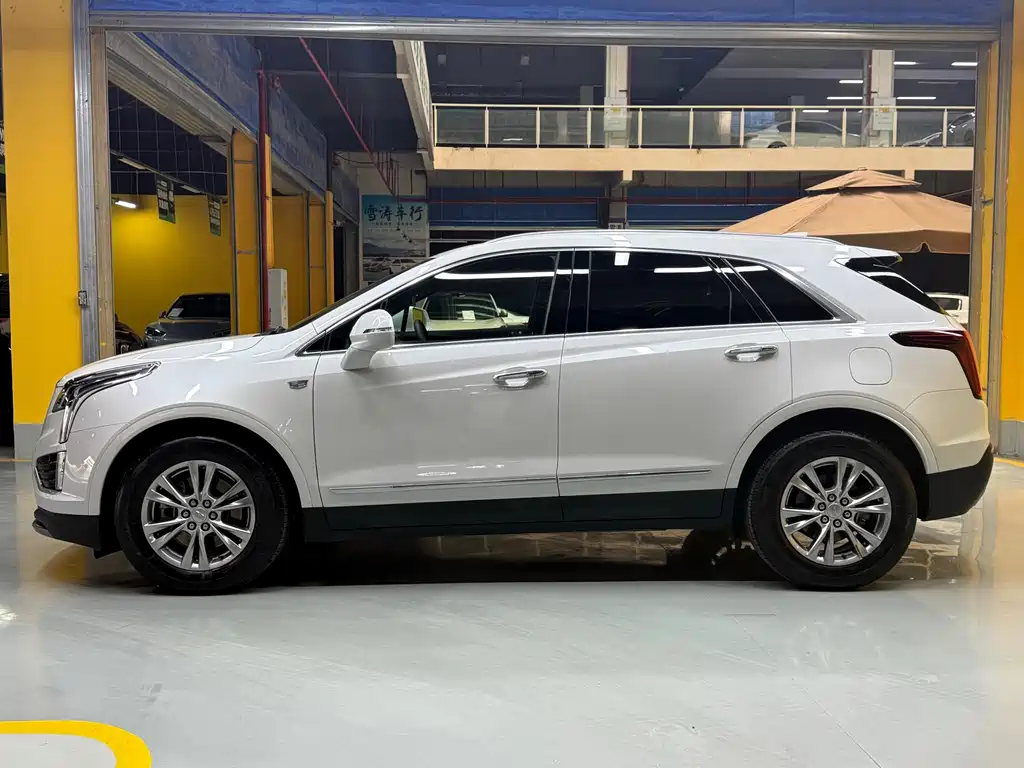 Cadillac XT5 — фото 8