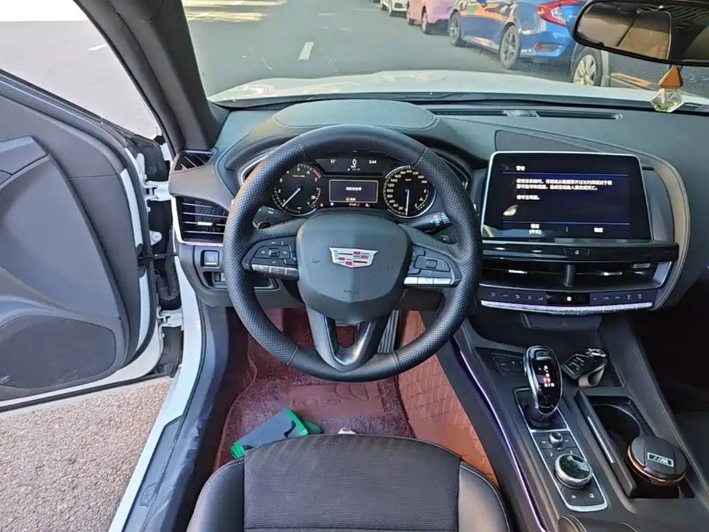 Cadillac CT5 — фото 11