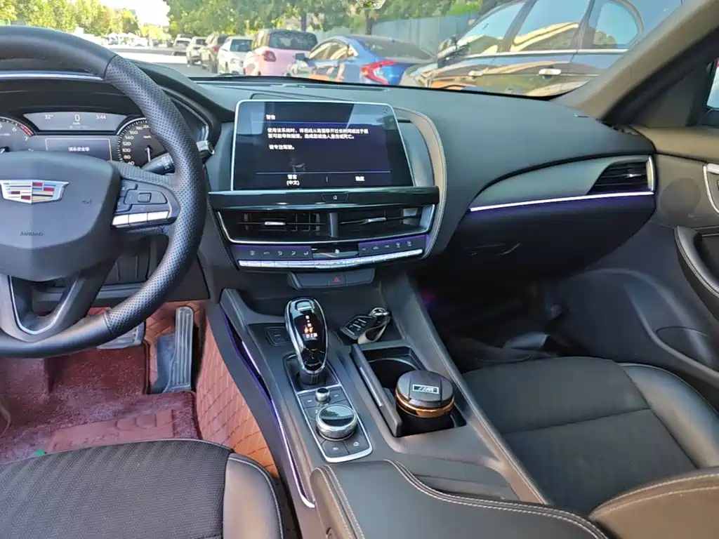 Cadillac CT5 — фото 13