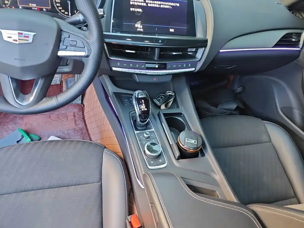 Cadillac CT5 — фото 14