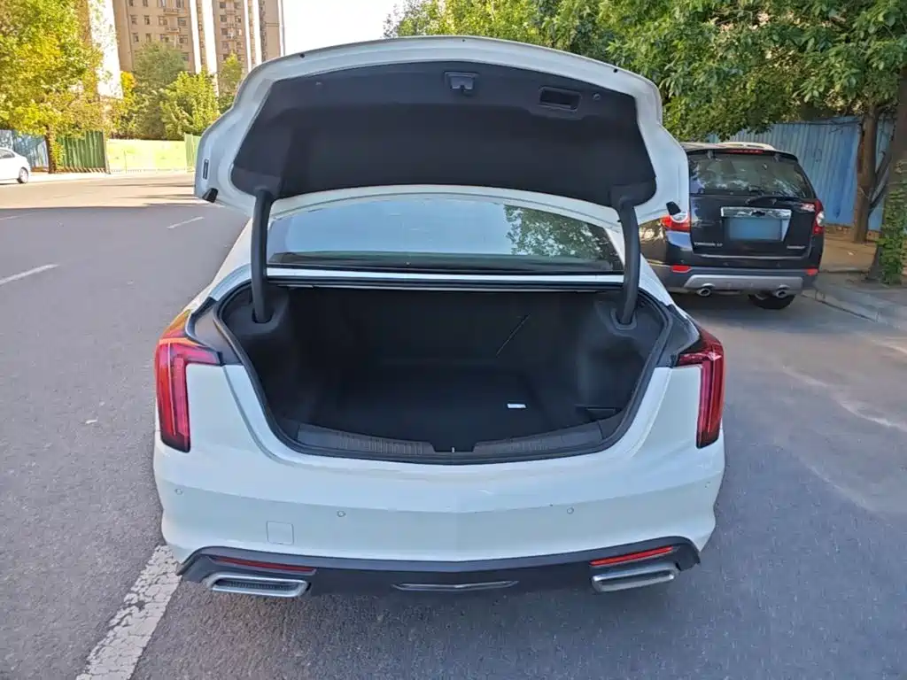 Cadillac CT5 — фото 19