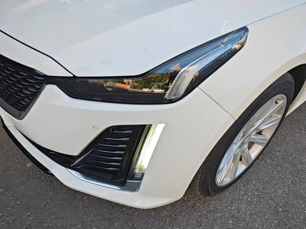 Cadillac CT5 — фото 24