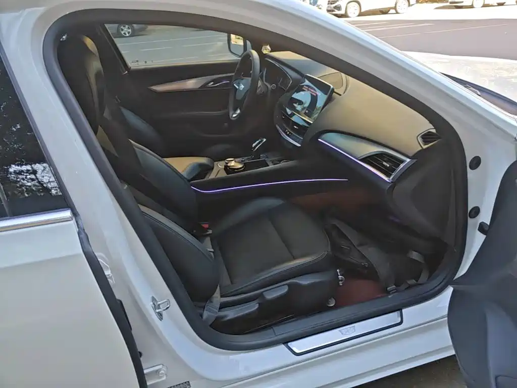 Cadillac CT5 — фото 25