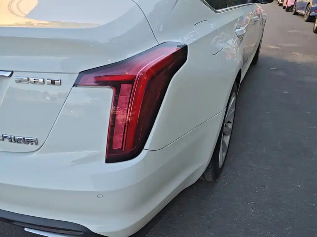 Cadillac CT5 — фото 8