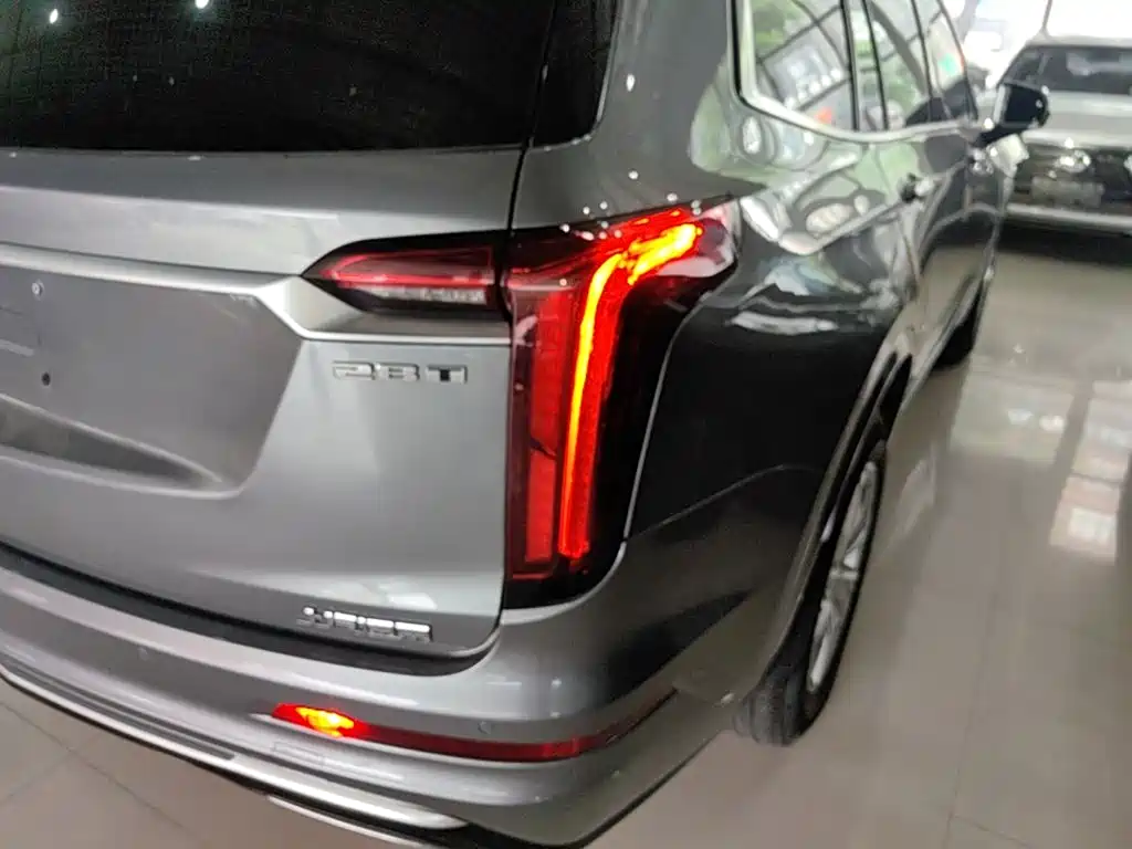 Cadillac XT6 — фото 8